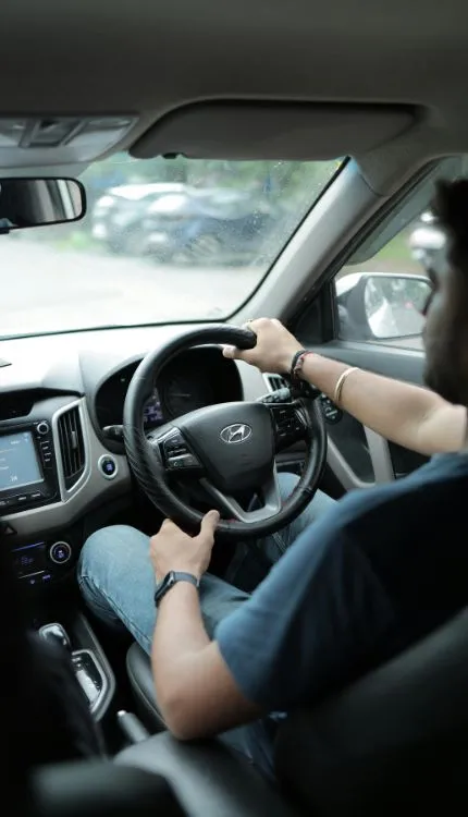 ब्रेक फेल हो जाएं तो घबराएं नहीं, ऐसे रोकें चलती कार