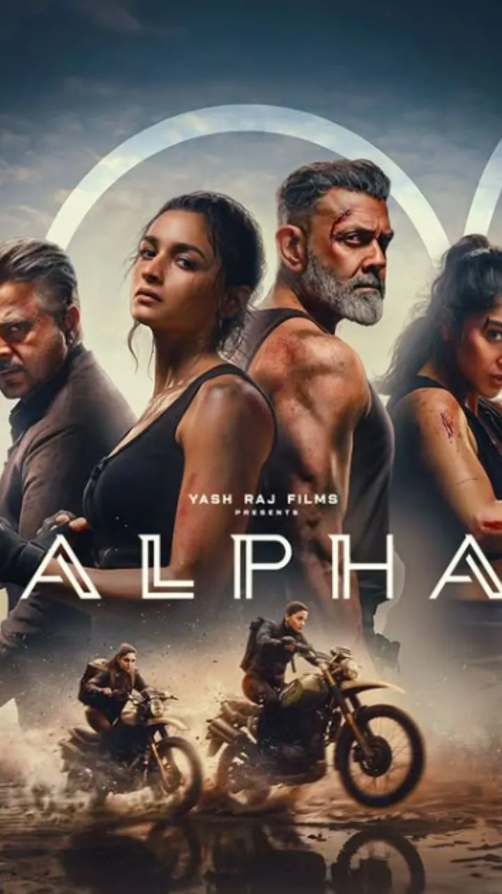 Alpha Starcast Fees: ऋतिक से ज्यादा आलिया ने वसूल की मोटी रकम,  जानिए पूरी स्टार कास्ट की फीस कितनी है?