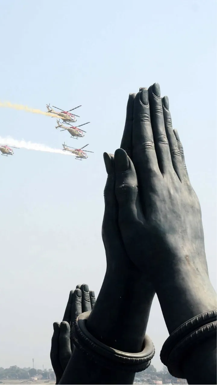 काशी के आसमान में दिखी भारतीय वायुसेना की ताकत, एयर शो के ट्रायल में गूंजे लड़ाकू विमानों के गर्जना भरे स्वर