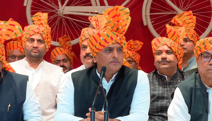 क्या राजपूताना साफा पहनकर 2027 में क्षत्रियों का दिल जीत सकेंगे अखिलेश?