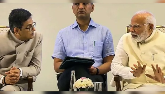 Kadak Baat : CJI और पीएम मोदी की मुलाकात से भड़का विपक्ष, संजय राउत बोले- हमारे केसों से अलग हों CJI